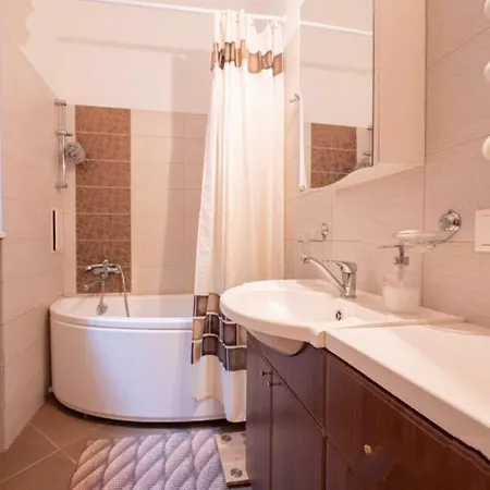 Apartment Lovely 1 Bedroom Apart, For Business Travellers Or Couple *