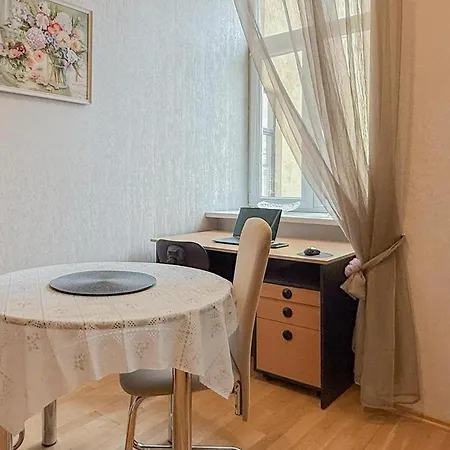 Lovely 1 Bedroom Apart, For Business Travellers Or Couple *